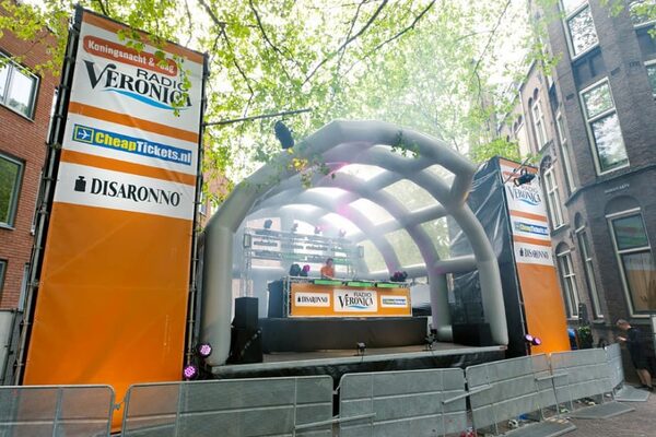 Acquistare un podio mobile dalla JB Gonfiabili. Podio mobile gonfiabile per eventi e festivale podia of standaard podium direct kopen