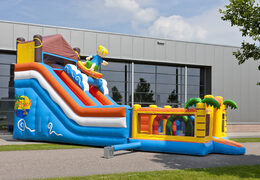 Scivolo gonfiabile multifunzionale a tema spiaggia con piscina per bambini, impressionante oggetto 3D, colori freschi e gli ostacoli 3D per i bambini. Acquista ora gli scivoli gonfiabili online su JB Gonfiabili Italia