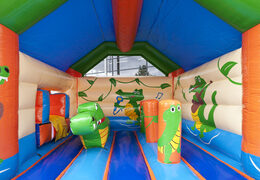 Acquistare un multigioco gonfiabile per bambini con tetto ostacoli e scivolo con il tema coccodrillo