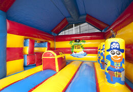 Acquistare un multigioco gonfiabile per bambini con tetto ostacoli e scivolo con il tema pirata