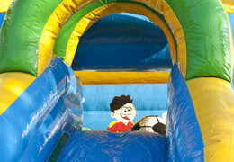 Acquistare un multigioco gonfiabile per bambini con tetto ostacoli e scivolo con il tema calcio