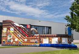 Mega scivolo gonfiabile a tema mondo Pirati con ostacoli 3D per bambini. Acquista ora gli scivoli gonfiabili online su JB Gonfiabili Italia