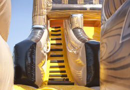 Acquista lo scivolo gonfiabile perfetto a forma di nave pirata con fantastici oggetti 3D e stampe a colori per i bambini. Ordina ora gli scivoli gonfiabili online su JB Gonfiabili Italia