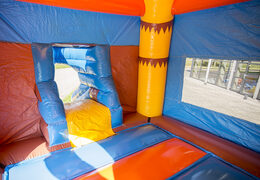 Acquistare un multigioco gonfiabile con tetto ostacoli e scivolo con il tema pirata