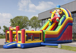 Acquista uno scivolo gonfiabile unico a tema clown con una piscina per bambini, un impressionante oggetto 3D, colori freschi e gli ostacoli 3D per i bambini. Ordina ora gli scivoli gonfiabili online su JJB Gonfiabili Italia