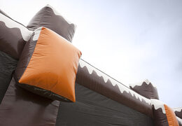 Ottieni una pista a rulli gonfiabile in un tema invernale per grandi e piccini. Acquista ora le attrazioni invernali gonfiabili online su JB Gonfiabili Italia