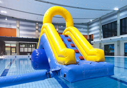 Acquista uno scivolo d'acqua ermetico lungo 6,5 metri e alto 3,5 metri per grandi e piccini. Ordina ora le attrazioni acquatiche gonfiabili online su JB Gonfiabili Italia