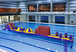 Percorso ad ostacoli Adventure Mega Run XL lungo 17 metri in un design unico con vari oggetti emozionanti per grandi e piccini. Acquista ora i percorsi ad ostacoli per piscine gonfiabili online su JB Gonfiabili Italia