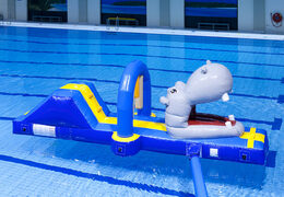 Corsa ad ostacoli gonfiabile per ippopotami con oggetti divertenti per grandi e piccini. Ordina ora i percorsi ad ostacoli gonfiabili online su JB Gonfiabili Italia