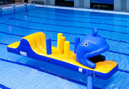 Far scorrere la corsa a ostacoli con le balene con divertenti ostacoli 3D per grandi e piccini. Acquista ora i percorsi ad ostacoli gonfiabili online su JB Gonfiabili Italia