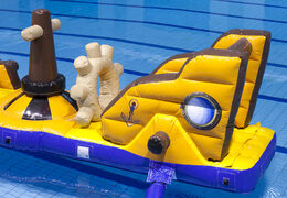Far scorrere la nave dei pirati a ostacoli con oggetti divertenti per grandi e piccini. Acquista ora i percorsi ad ostacoli gonfiabili online su JB Gonfiabili Italia
