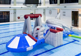 Ordina un'isola gonfiabile ermetica per giocare con gli squali con una vite, una torre di arrampicata, uno scivolo rotondo e ostacoli per grandi e piccini. Acquista ora le attrazioni acquatiche gonfiabili online su JB Gonfiabili Italia