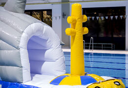 Storm track shark percorre 13 metri in un design unico con divertenti oggetti 3D e non meno di 2 scivoli per grandi e piccini. Acquista ora i percorsi ad ostacoli per piscine gonfiabili online su JB Gonfiabili Italia