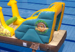 Ordina una nave gonfiabile a tema giungla per grandi e piccini. Acquista ora le attrazioni acquatiche gonfiabili online su JB Gonfiabili Italia