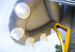 Acquistare uno scivolo gonfiabile con vasca con il tema squalo