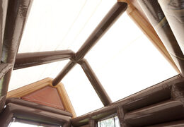 Ordina un rifugio Aprés Ski gonfiabile con una dimensione standard di 7 per 5 per 4 metri per grandi e piccini. Acquista ora le attrazioni invernali gonfiabili online su JB Gonfiabili Italia