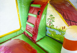 Castello gonfiabile multigioco Jungleworld con scivolo al centro e oggetti 3D per bambini. Ordina i castelli gonfiabili online su JB Gonfiabili Italia