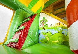 Acquista la castello gonfiabile Jungleworld in un design unico con due ingressi, uno scivolo al centro e oggetti 3D per i bambini. Ordina i castelli gonfiabili online su JB Gonfiabili Italia