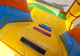 Acquistare un saltarello multiattività gonfiabile, ostacoli e scivolo con il tema Nave Pirata