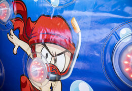 Ordina il tema subacqueo IPS Splash Wall: stampa di dettagli con uno spruzzo d'acqua nella parte superiore per grandi e piccini. Acquista ora i paraspruzzi gonfiabili IPS online su JB Gonfiabili Italia