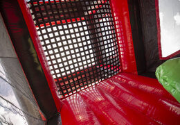 Ordina un percorso ad ostacoli gonfiabile in mega alligatore rosso nero lungo 40 metri. Acquista ora i percorsi ad ostacoli gonfiabili online su JB Gonfiabili Italia