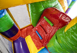 Acquistare un multiattività gonfiabile con ostacoli e scivoli con il tema superblocks