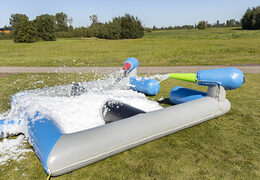 Acquista un cannone gonfiabile spara schiuma per le tue feste schiuma con il tema battaglia