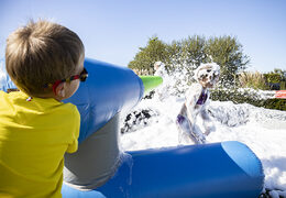 Acquista un cannone gonfiabile spara schiuma per le tue feste schiuma con il tema battaglia