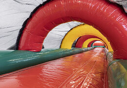 Ordina lo scivolo a rotelle Dinopark per grandi e piccini. Acquista ora la pista a rulli gonfiabile online su JB Gonfiabili Italia