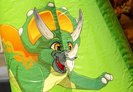 Castello gonfiabile piccolo gonfiabile verde con pilastro ostacolo in tema dinosauro da acquistare su JB Gonfiabili Italia online