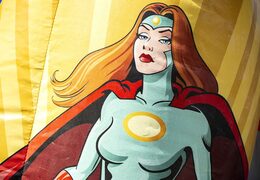 Ordina un mini castello gonfiabile multidivertente con tetto in tema di supereroi per bambini. Acquista il castello gonfiabile online su JB Gonfiabili Italia