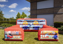 Acquista il gioco gonfiabile con il schiuma e organizza una festa schiuma per bambini con il tema pompieri