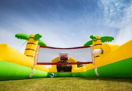 Acquista il gonfiabile centro sportivo con il tema pallacanestro, calcio e pallavolo della JB Bubble e organizza la tua festa schiuma facile da posizionare e utilizzare