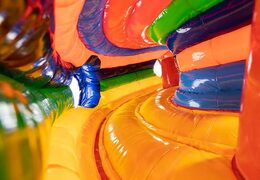 Tunnel per gattonare castello gonfiabile a tema circo con ostacoli, utilizzare una rampa di arrampicata e uno scivolo per bambini. Acquista castelli gonfiabili online su JB Gonfiabili Italia