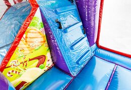 Multiplay XXL Candyland castello gonfiabile dal design unico, scivolo e oggetti 3D per bambini. Acquista castelli gonfiabili online su JJB Gonfiabili Italia