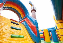 Grande castello gonfiabile multigiocatore per interni con barca dei pirati con scivolo a tema Lego per bambini. Acquista castelli gonfiabili online su JB Gonfiabili Italia