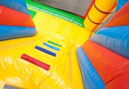 Castello gonfiabile a tema barca dei pirati con scivolo e oggetti 3D per bambini. Acquista castelli gonfiabili online su JB Gonfiabili Italia