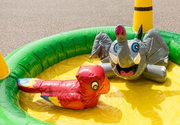 Acquistare un gioco gonfiabile semi aperto per bambini con ostacoli, tema giungla.