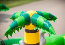 Acquistare un gioco gonfiabile semi aperto per bambini con ostacoli, tema giungla.