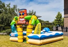 Acquista il grande castello gonfiabile gonfiabile del parco di imbarco a bolle aperto con gru in schiuma in tema hawaii per bambini. Ordina i castelli gonfiabili da JB Gonfiabili Italia