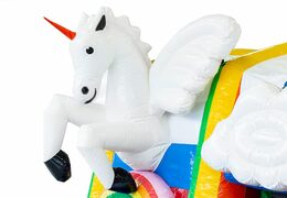 Castello gonfiabile multigiocatore con unicorno gonfiabile con scivolo al centro e oggetti 3D per bambini. Ordina i castelli gonfiabili online su JB Gonfiabili Italia