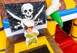 Acquista il castello gonfiabile dei pirati dal design unico con due ingressi, uno scivolo al centro e oggetti 3D per bambini. Ordina i castelli gonfiabili online su JB Gonfiabili Italia