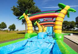 Ordina il castello gonfiabile Drop & Slide Jungle con doppio scivolo per bambini. Acquista castelli gonfiabili online su JB Gonfiabili Italia