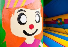 Acquista saltarelli gonfiabili medio per feste in colori sorprendenti con un grande oggetto 3D in cima per i bambini. Acquista castello gonfiabile medio online su JB Gonfiabili Italia