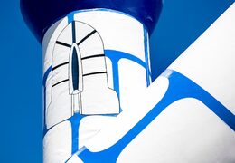 Acquista i saltarelli gonfiabili medio con un tema del cavaliere in un colore blu per bambini. Ordina i buttafuori online su JB Gonfiabili Italia