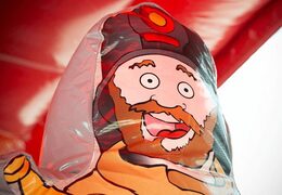 Percorso ad ostacoli gonfiabile per bambini lungo 8 metri per vigili del fuoco. Acquista ora i percorsi ad ostacoli gonfiabili online su JB Gonfiabili Italia