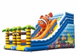 Scivolo gonfiabile a tema mondo marino con simpatiche figure 3D e stampe colorate per bambini. Ordina ora gli scivoli gonfiabili online su JB Gonfiabili Italia