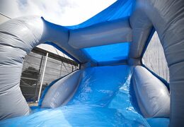 Acquista un percorso ad ostacoli gonfiabile a tema squalo di 8 metri per bambini. Ordina ora i percorsi ad ostacoli gonfiabili online su JB Gonfiabili Italia