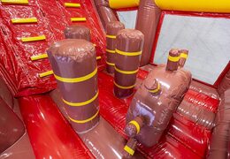 Ordina un percorso ad ostacoli a tema barca pirata per bambini. Acquista ora i percorsi ad ostacoli gonfiabili online su JB Gonfiabili Italia