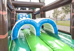 Ordina un percorso ad ostacoli gonfiabile a tema invernale con 7 elementi di gioco e oggetti colorati per i bambini. Acquista ora i percorsi ad ostacoli gonfiabili online su JB Gonfiabili Italia